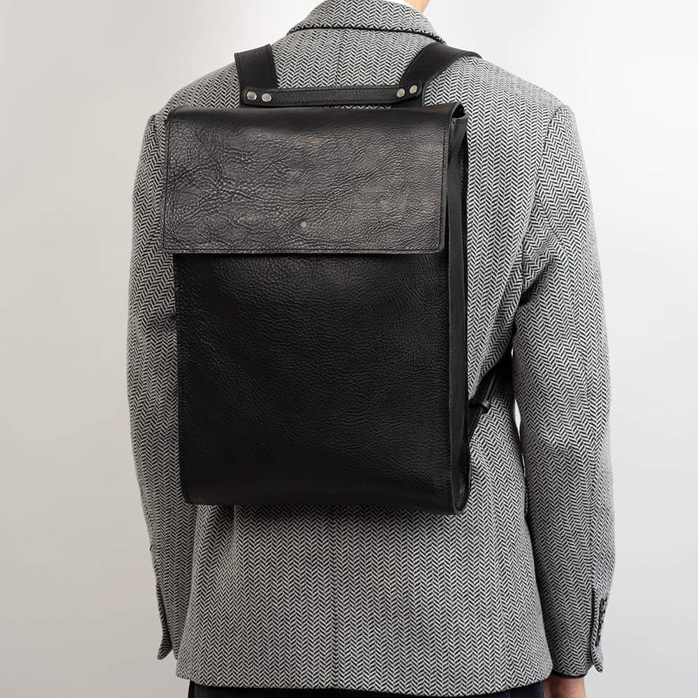 Leather laptop backpack - The Minimalist (Camel).