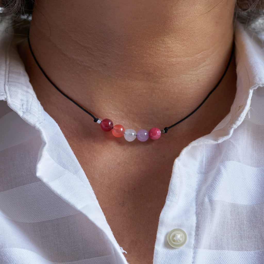 Collar de orgullo Lesbiana con agatas naturales, Joyeria LGBTIQ