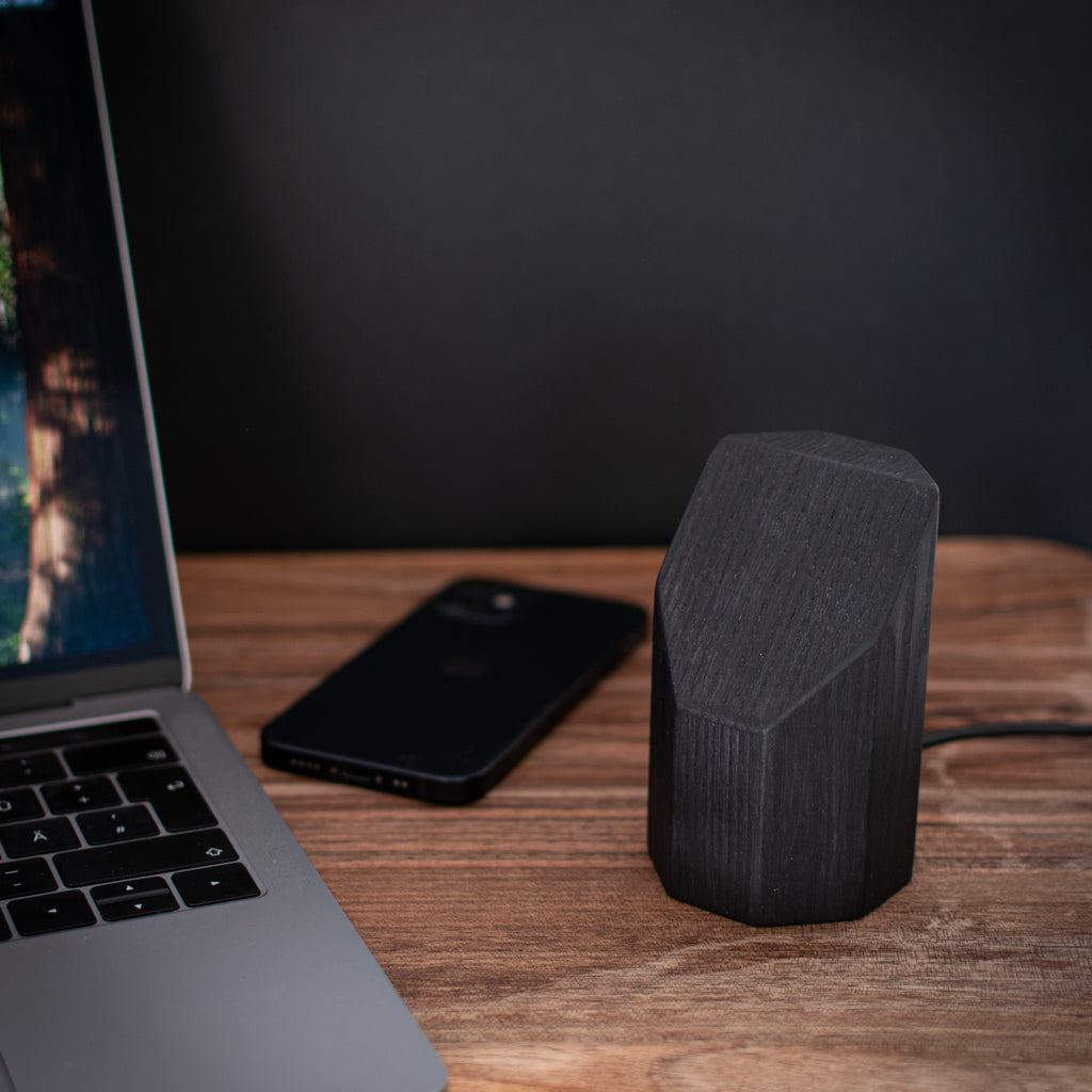 Wooden MagSafe Wireless Charger for Apple iPhone. Fast Qi2 Chrager.