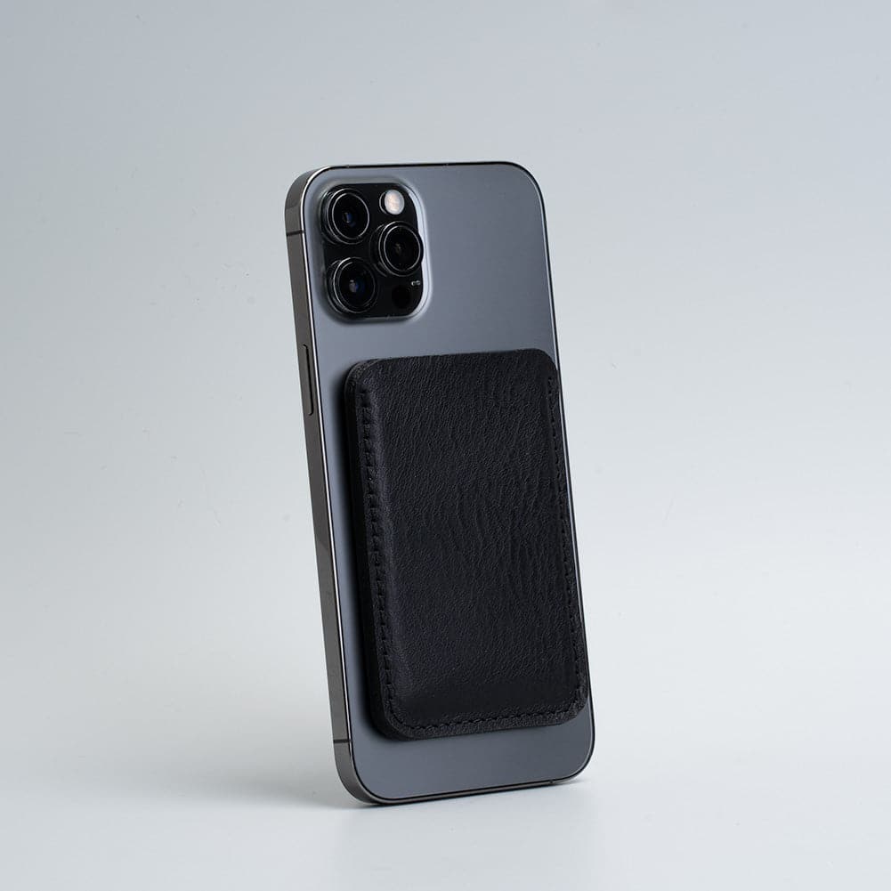 Leather MagSafe wallet - The Minimalist.